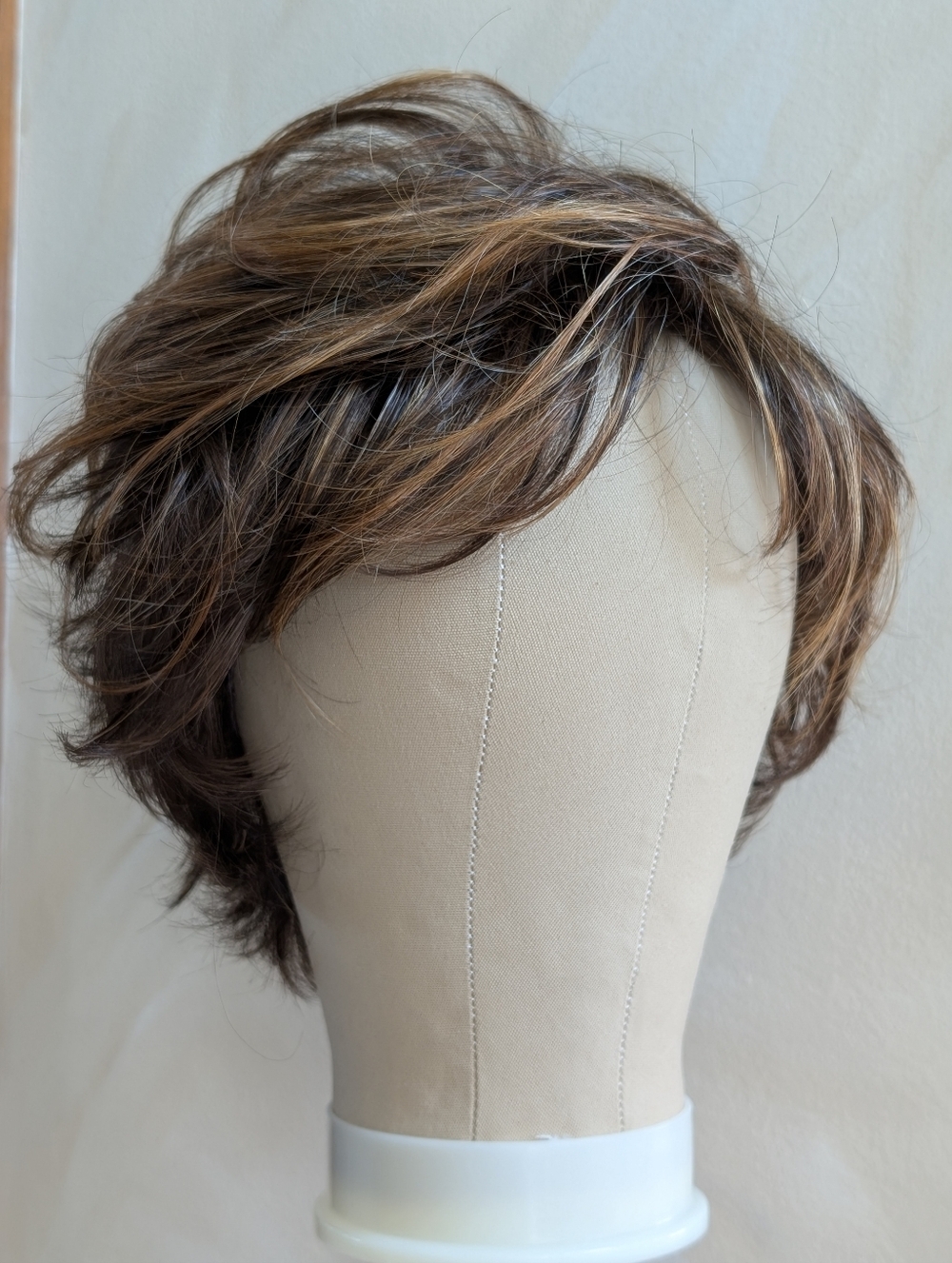 Raquel Welch Winner Wig R9S+ Shaggy Pixie Natural Brown Highlights EUC Box Tag - Picture 4 of 16